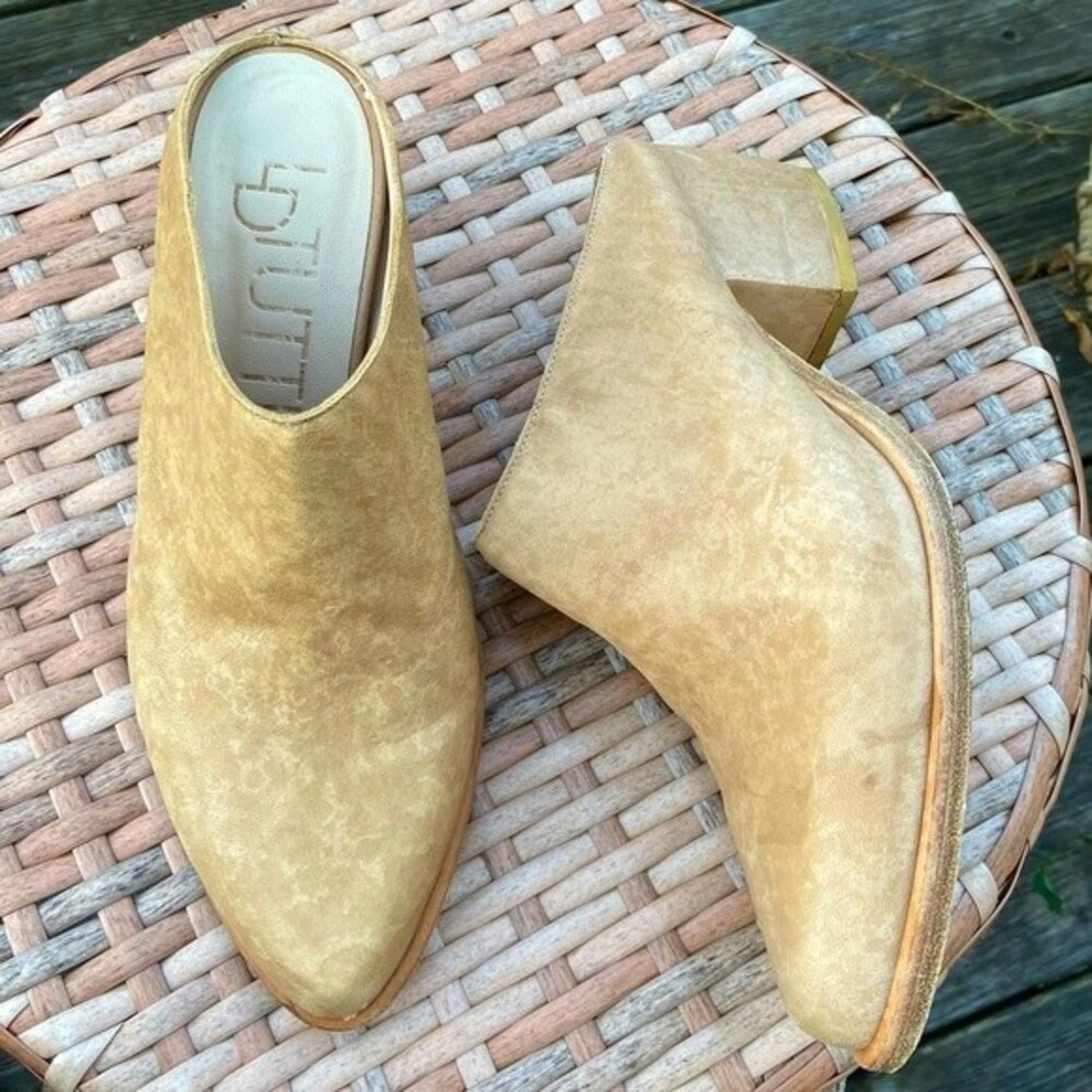 LD Tuttle The Cloak Leather Mules in Aged Tan 37.5